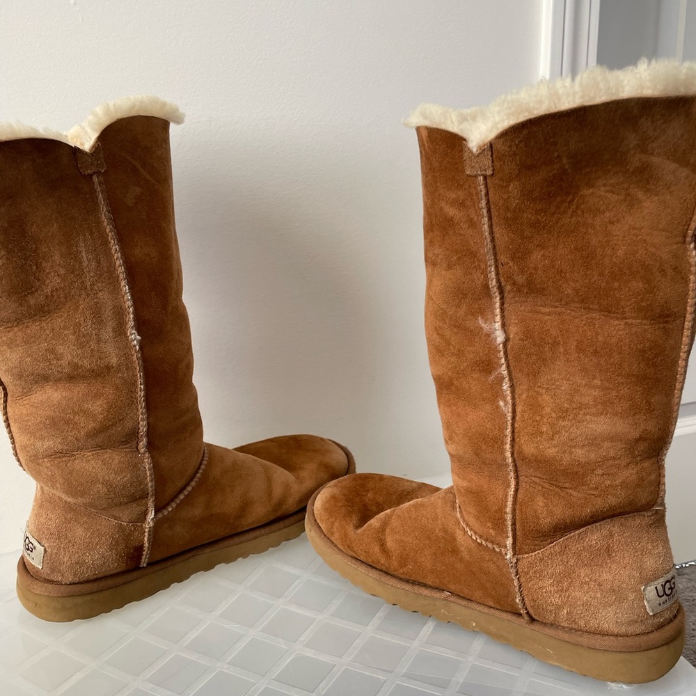 Triple Button Up Chestnut Uggs - image 3